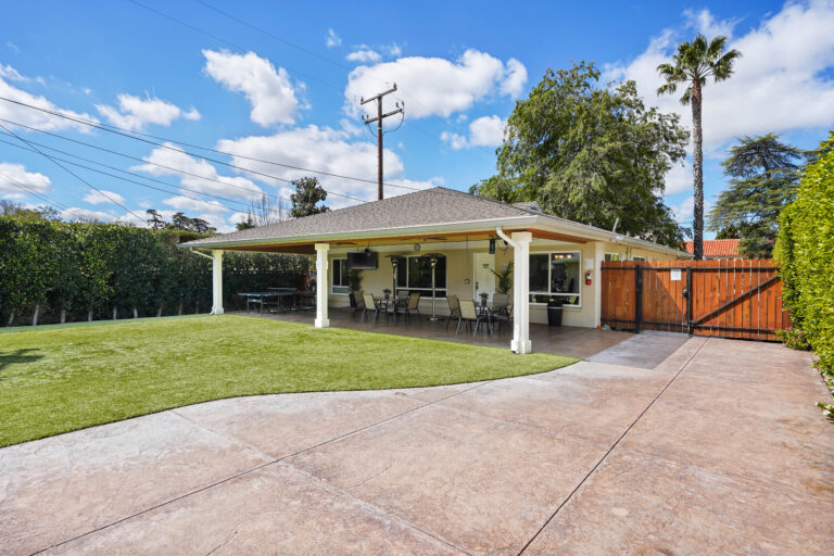 Exterior - Patio - Overview - 03