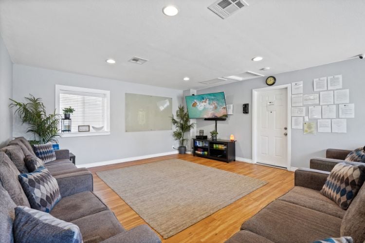 aisdtx group room