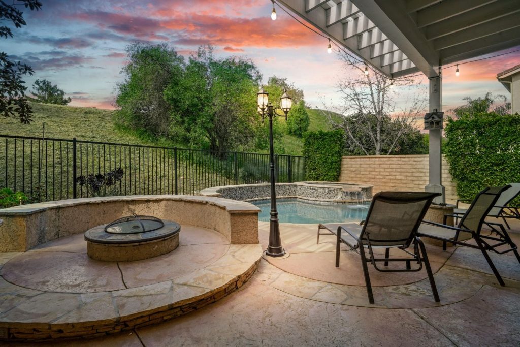 California Female Sober Living Pool